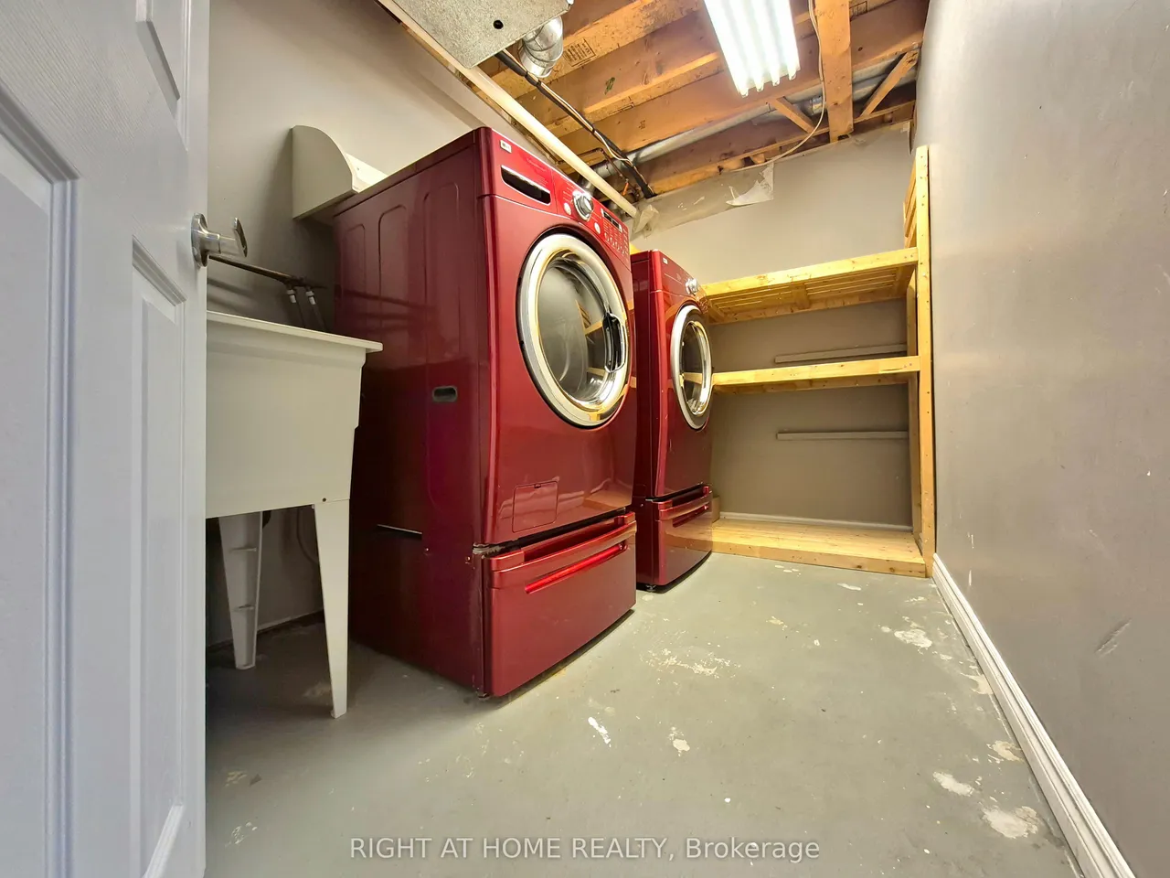 21 Mccullock Crescent — photo 31