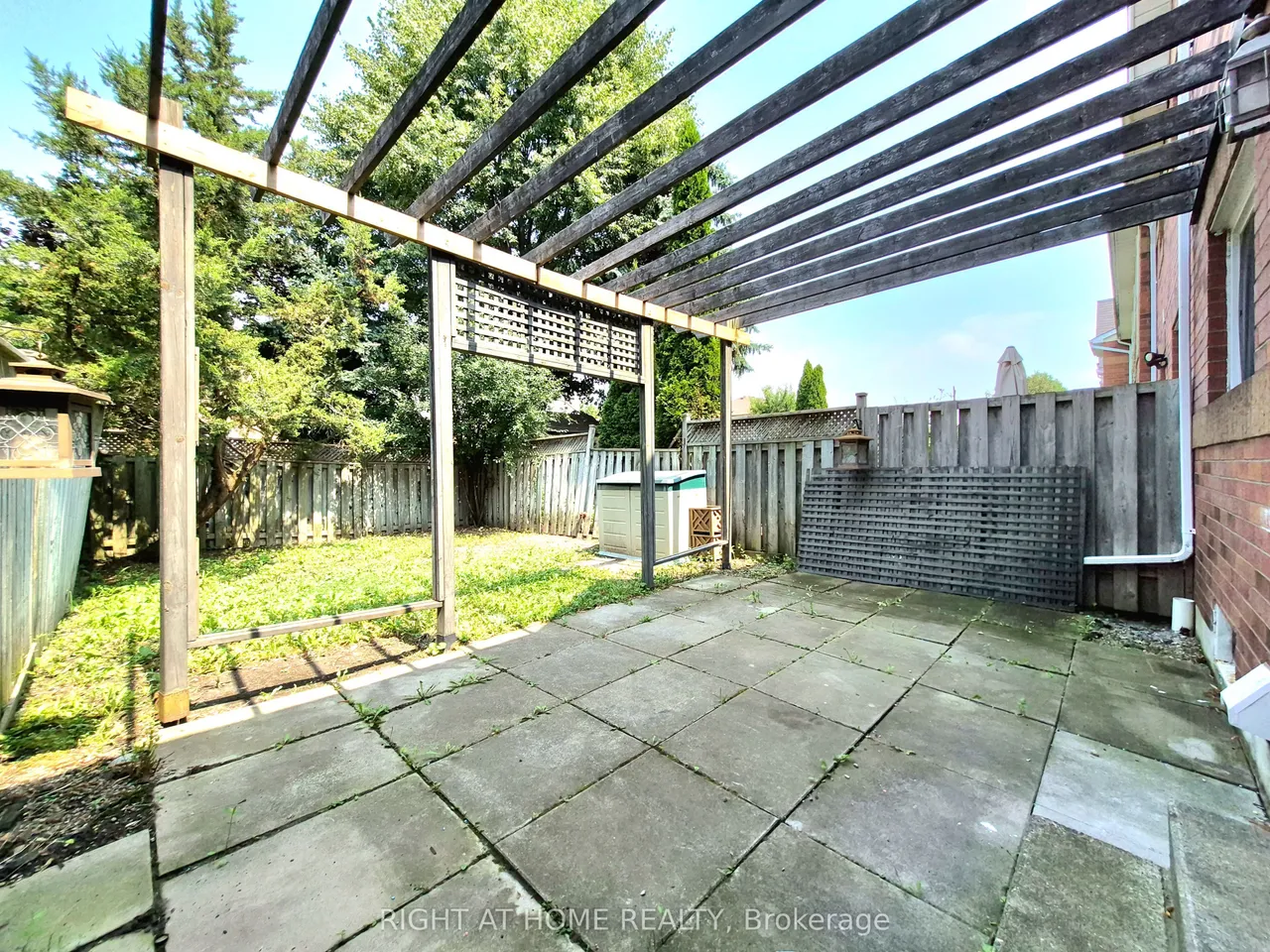 21 Mccullock Crescent — photo 32