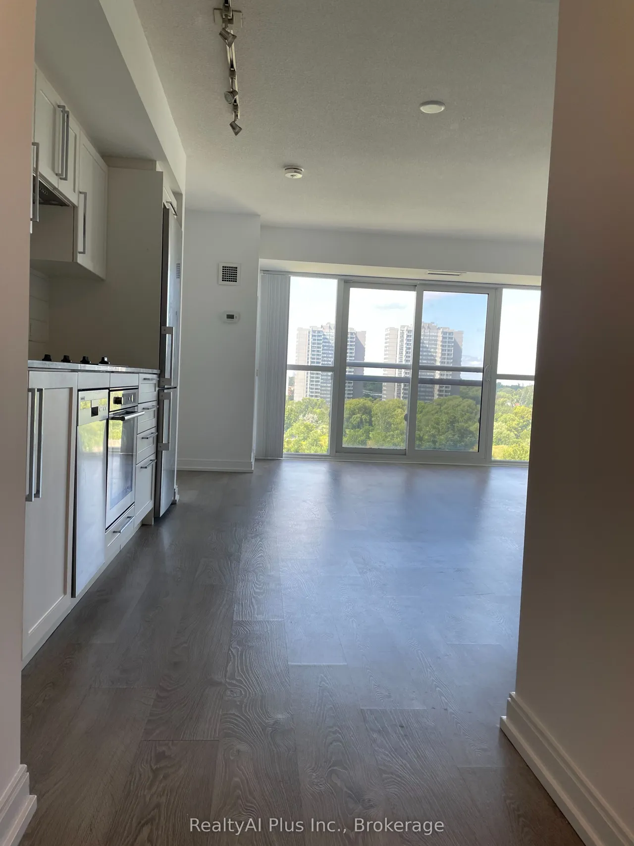 275 Village Green Square, Unit 721 — photo 7