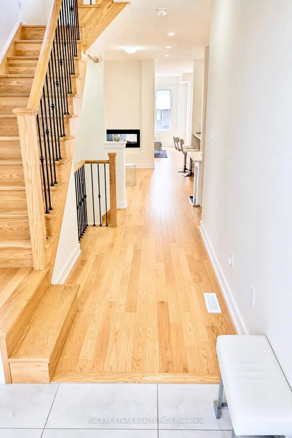70 Mountainside Crescent — photo 3