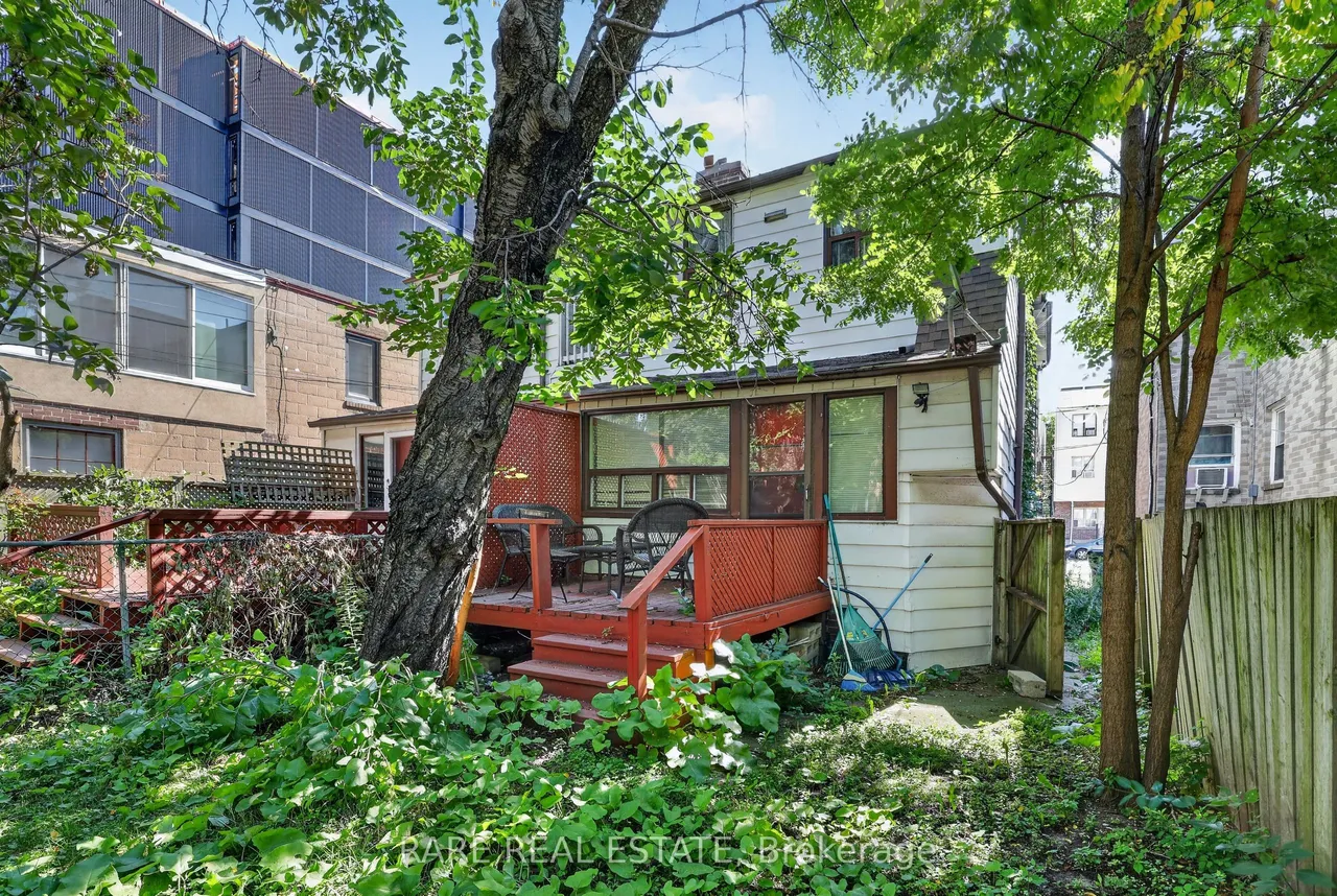 890 & 892 Broadview Avenue — photo 14