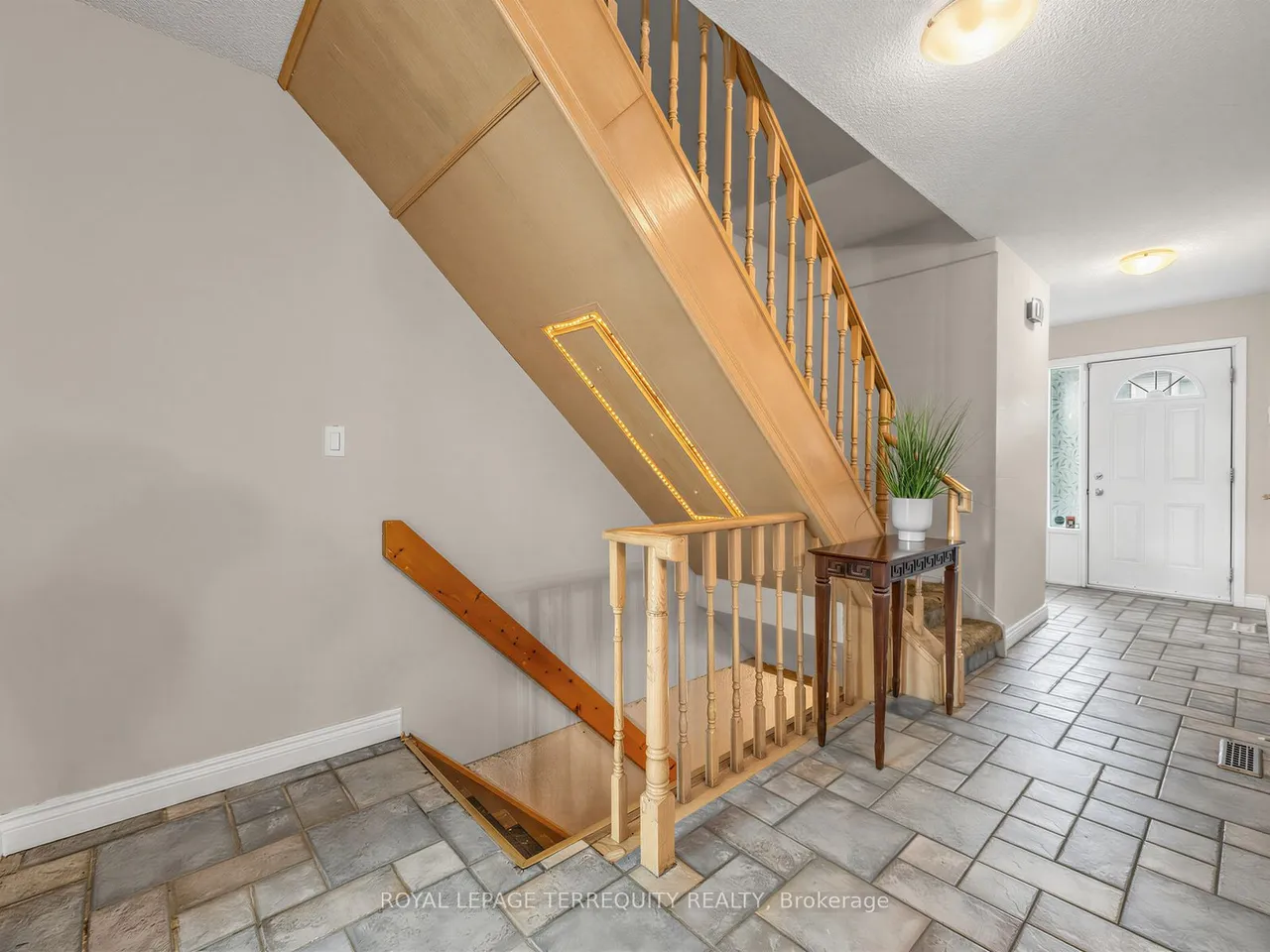 1330 Trowbridge Drive, Unit 19 — photo 2
