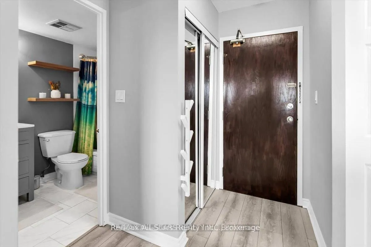 711 Rossland Road E, Unit 1002 — photo 3