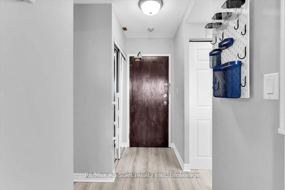 711 Rossland Road E, Unit 1002 — photo 2