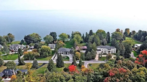 48 Meadowcliffe Drive