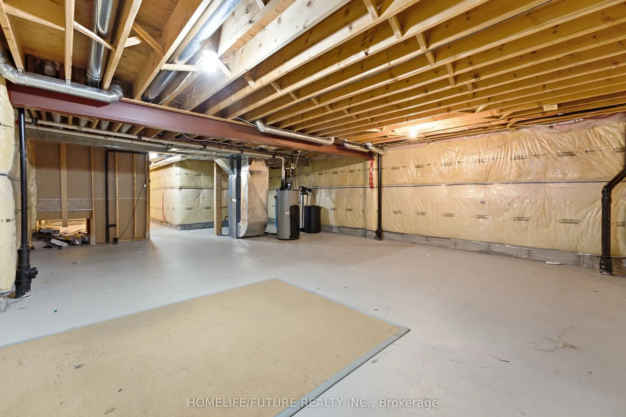7 Beverton Crescent — photo 43