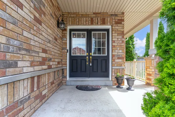 1214 Harlstone Crescent — photo 2