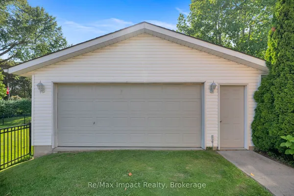 702 Westdale Court — photo 2