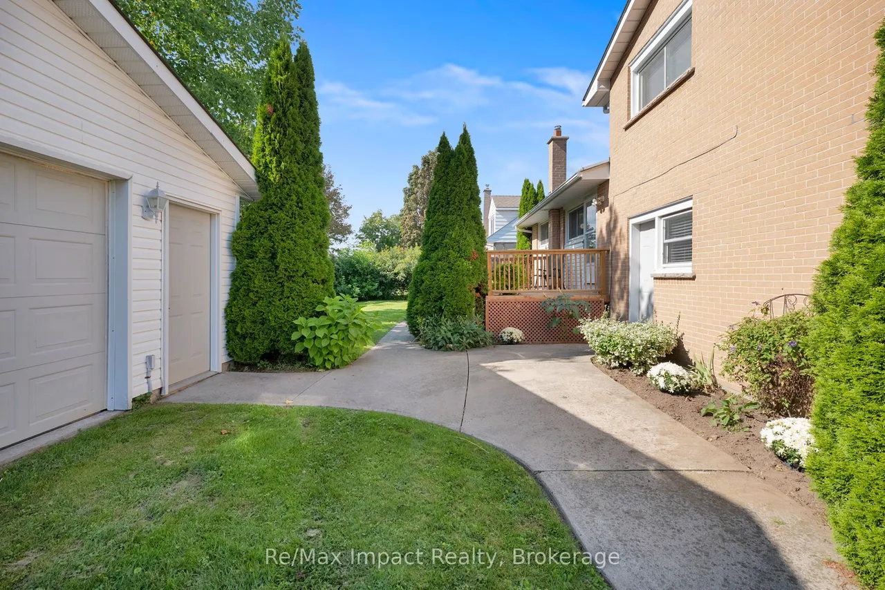 702 Westdale Court — photo 37