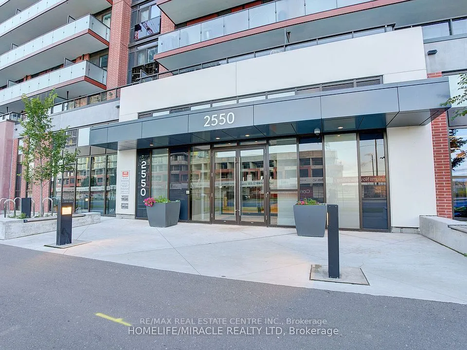 2550 Simcoe Street — photo 2