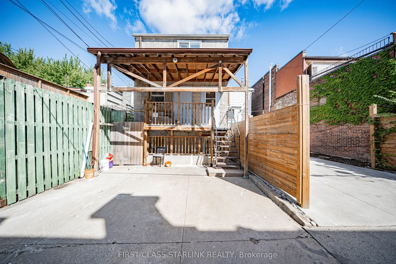 945 Gerrard Street E — photo 41