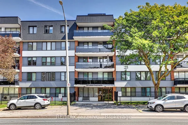 363 Simcoe Street N, Unit 401