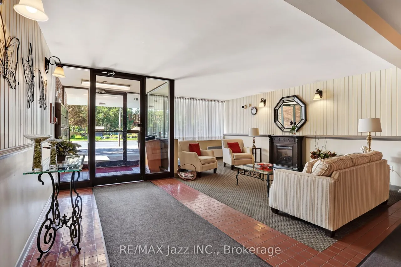 363 Simcoe Street N, Unit 401 — photo 3