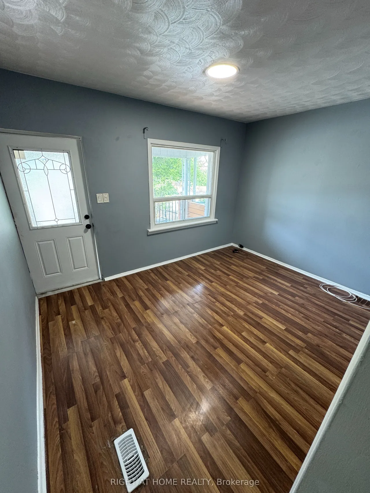 683 Mortimer Avenue — photo 26