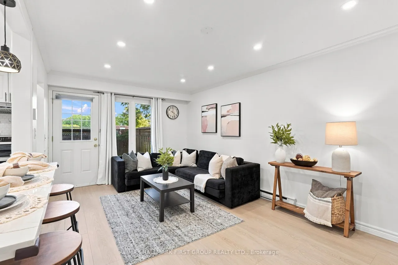 33 Taunton Road E — photo 3