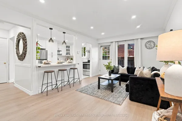 33 Taunton Road E