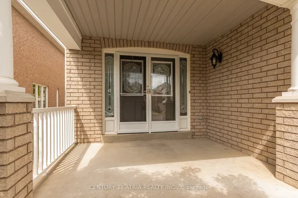 14 Robert Attersley Drive W — photo 2