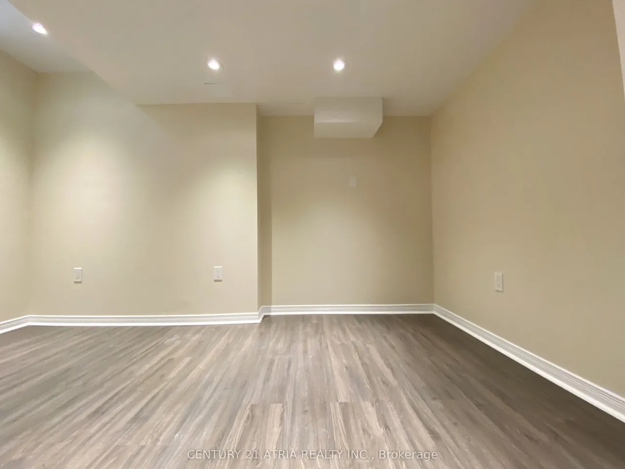 14 Robert Attersley Drive W — photo 49