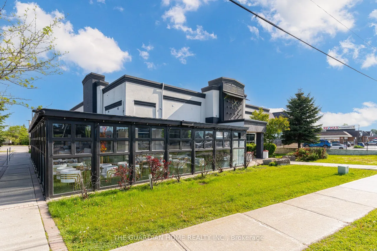 1419 King Street E — photo 3