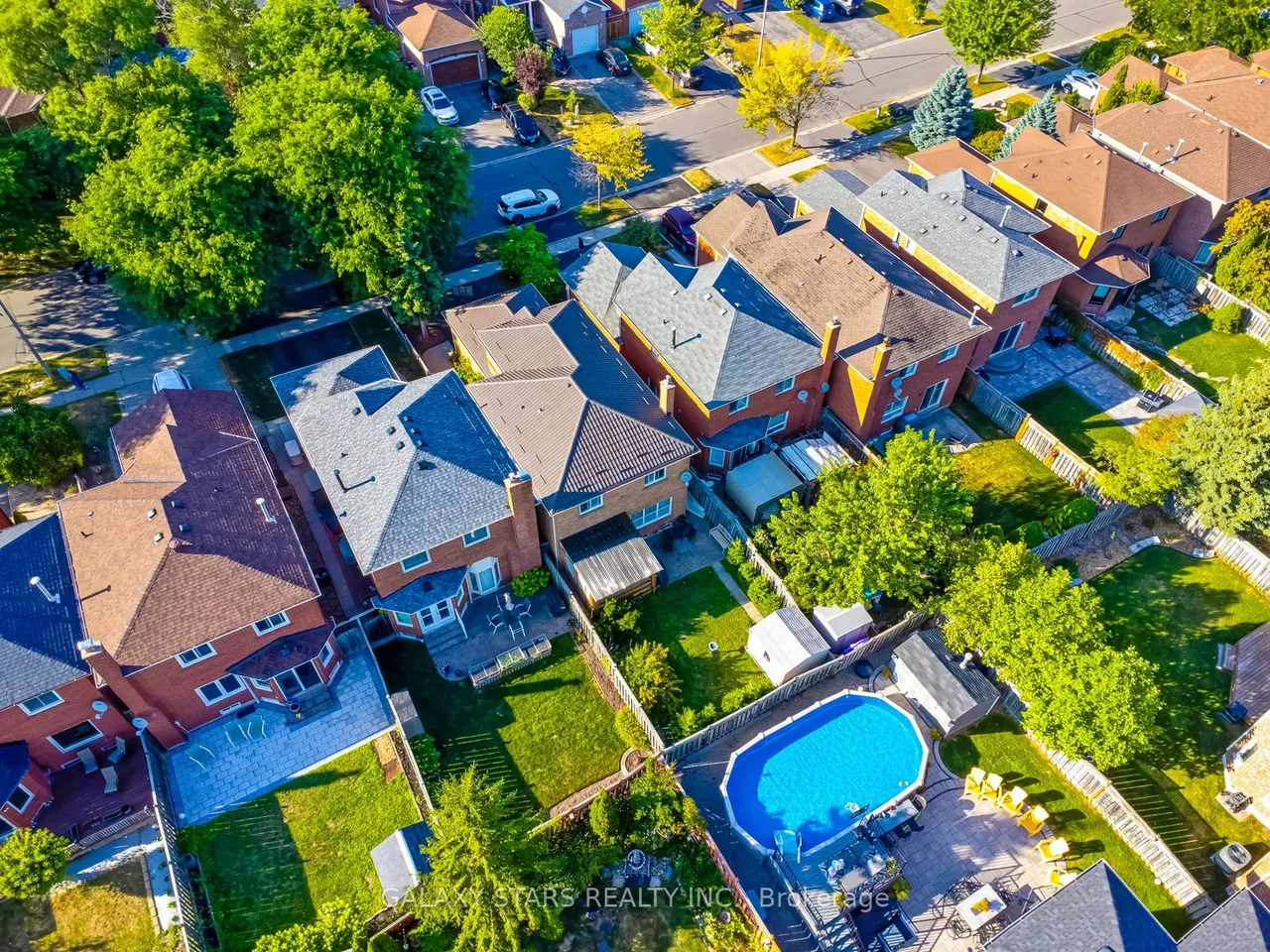 25 Fieldnest Crescent — photo 46