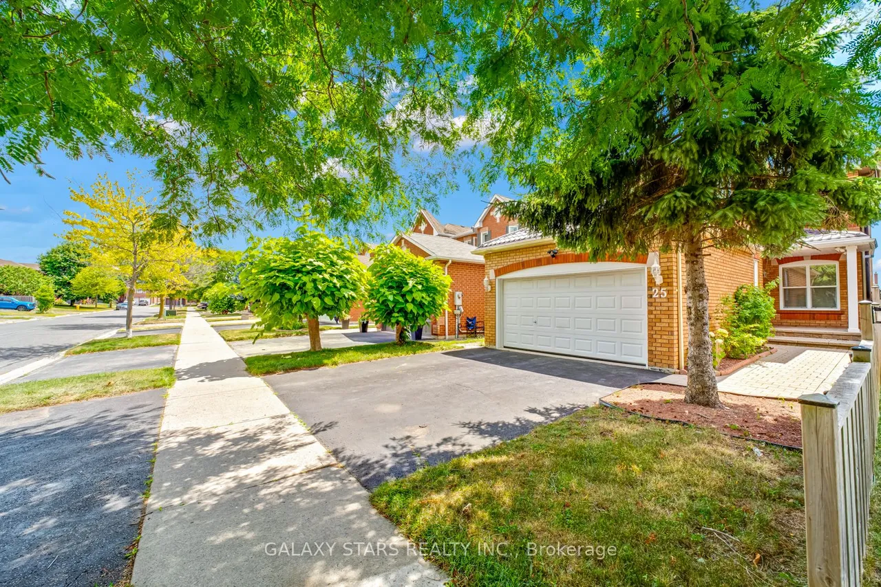 25 Fieldnest Crescent — photo 2