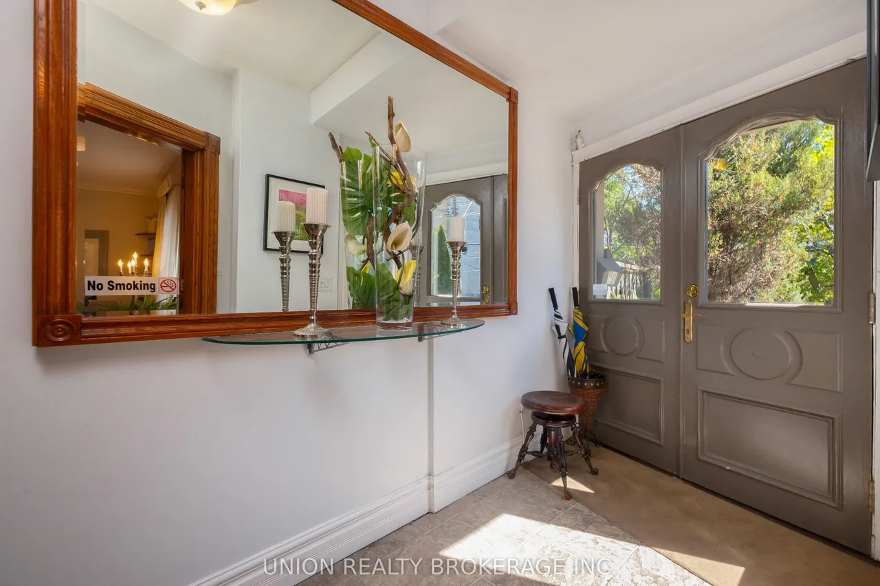394 Coxwell Avenue — photo 3