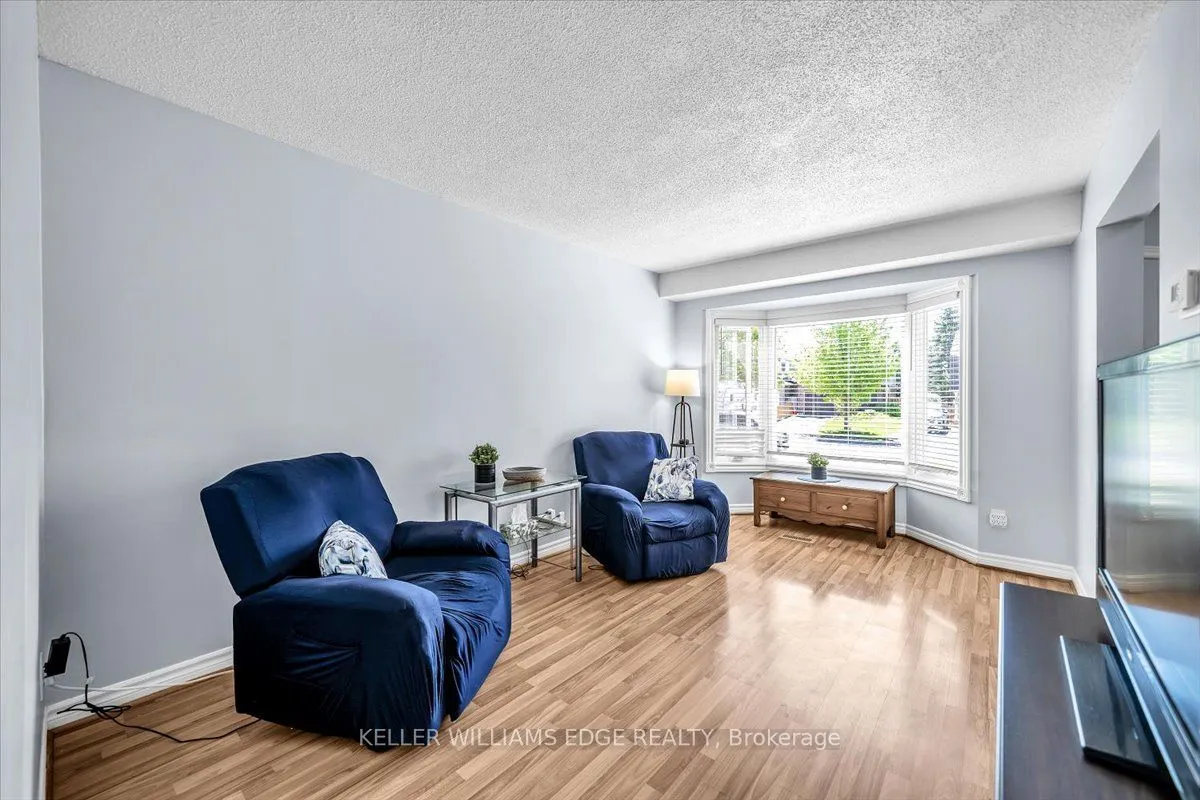 732 Bennett Crescent — photo 3