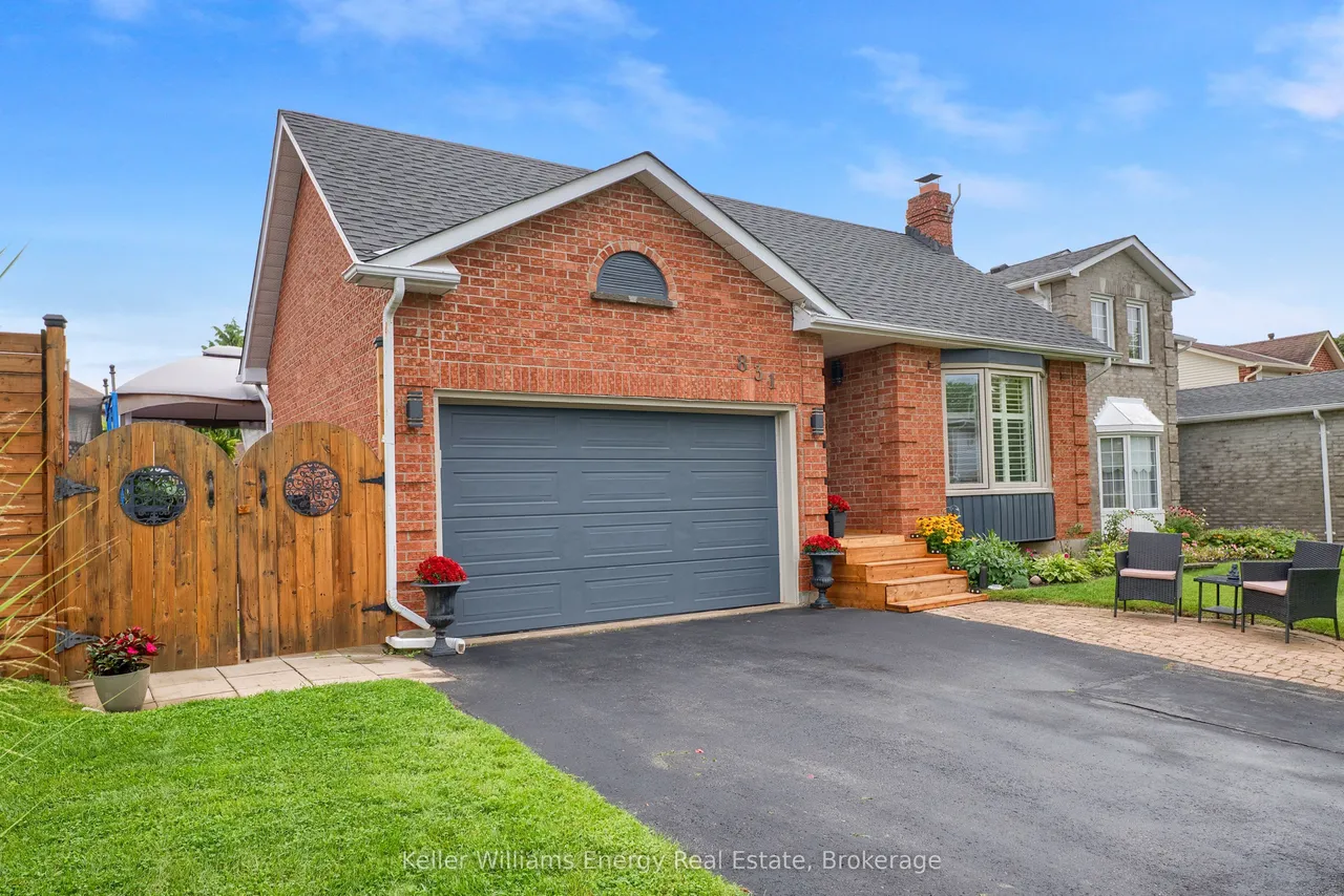 831 Lavis Street — photo 3