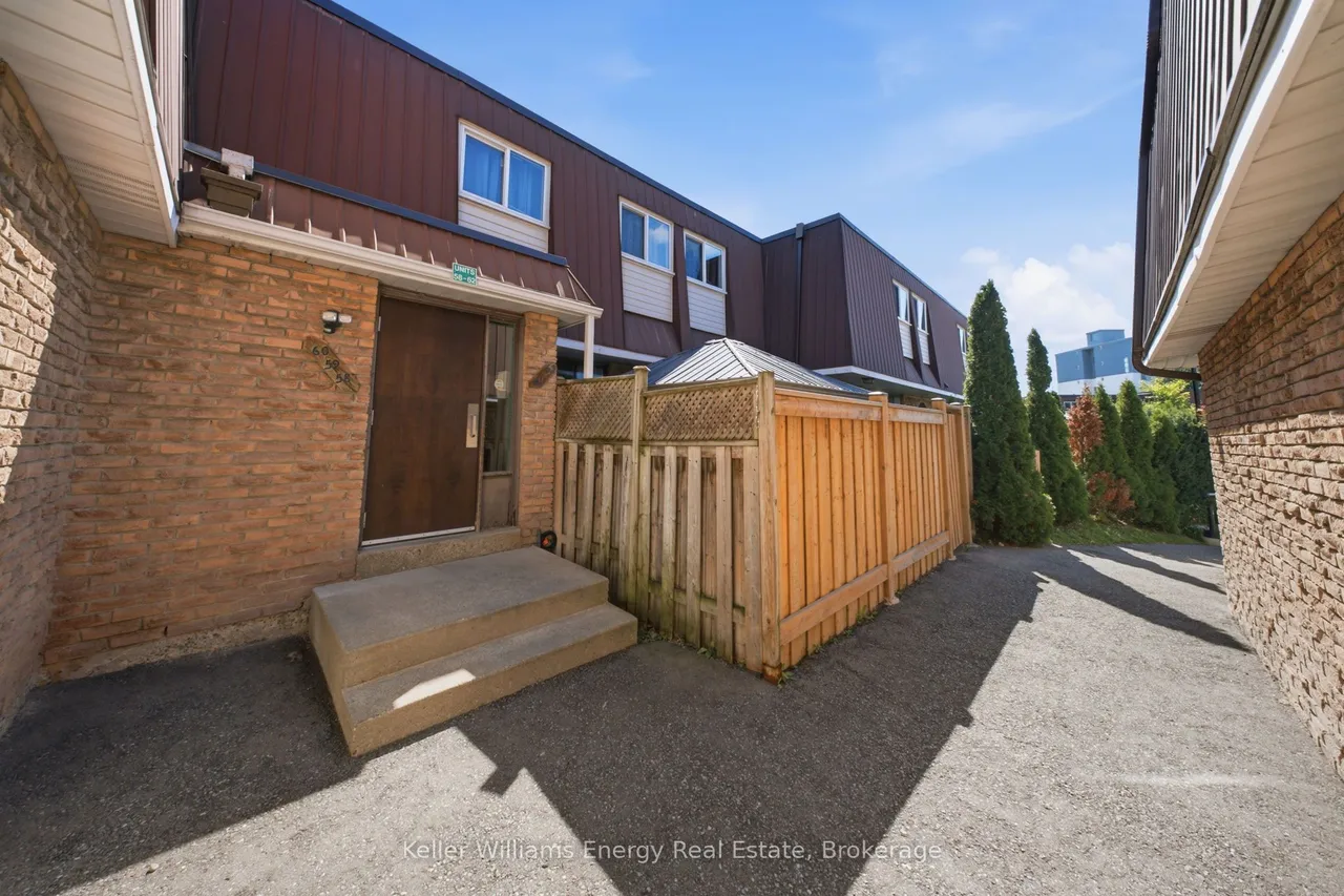 1333 Mary Street N — photo 3