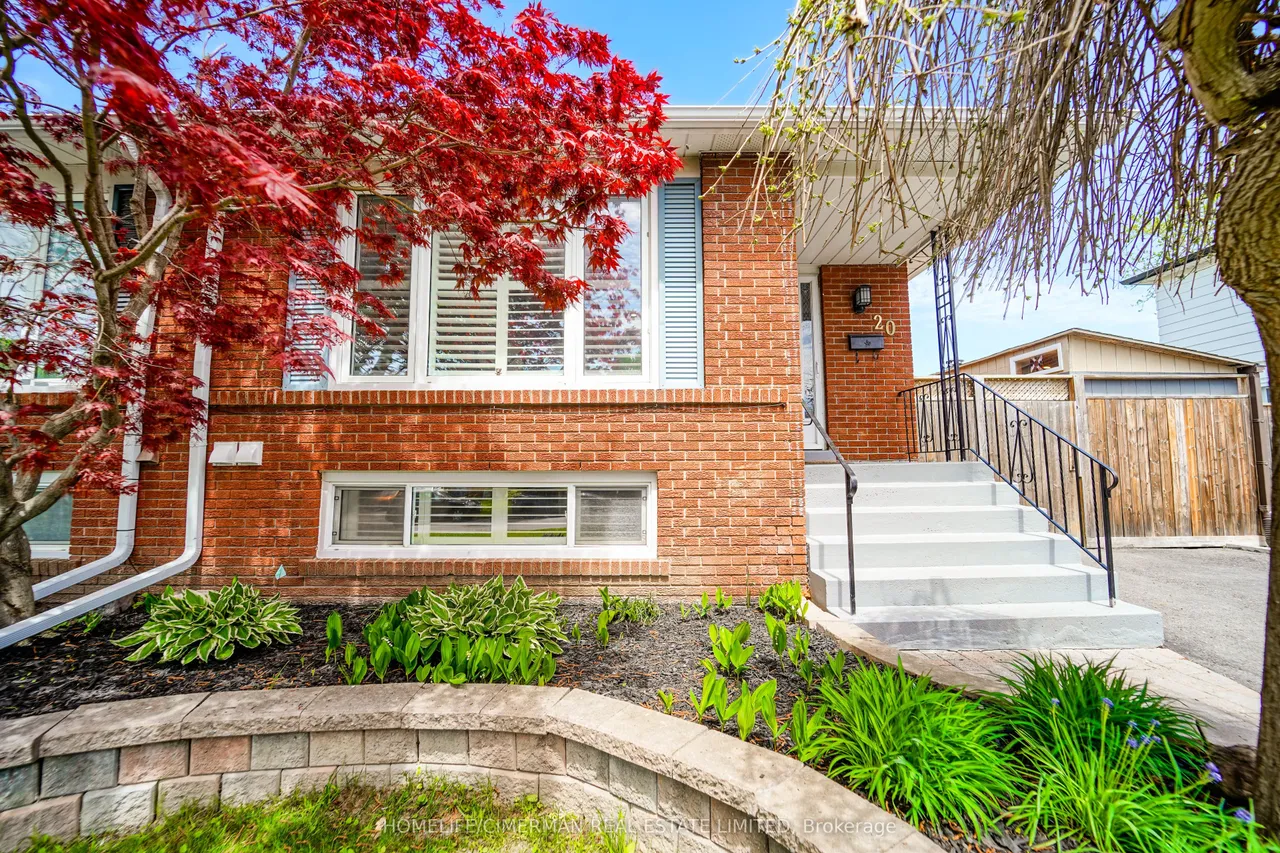 20 Lawrence Crescent — photo 2