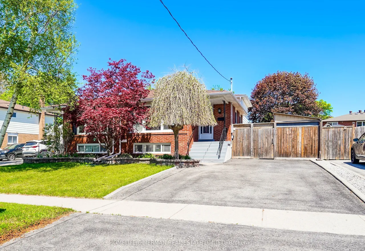 20 Lawrence Crescent — photo 3
