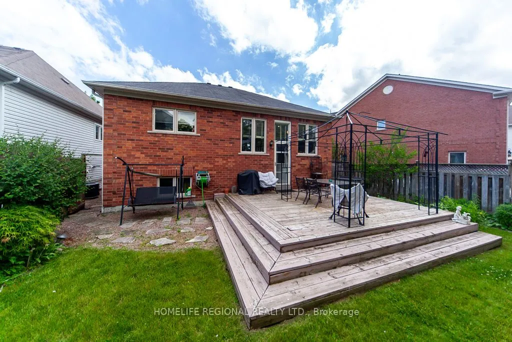 20 Rosemarie Crescent — photo 23