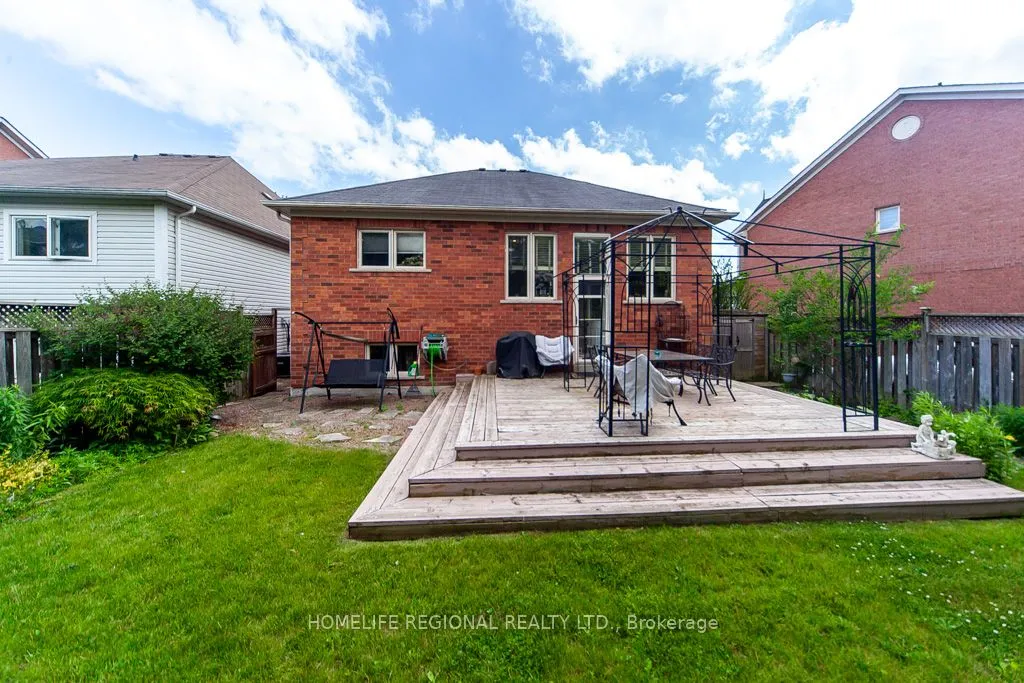 20 Rosemarie Crescent — photo 22