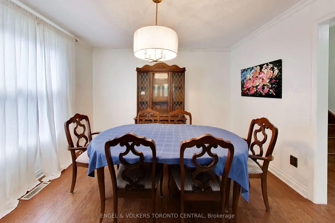 68 Hawley Crescent — photo 3