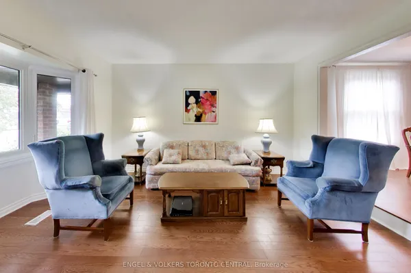 68 Hawley Crescent — photo 2