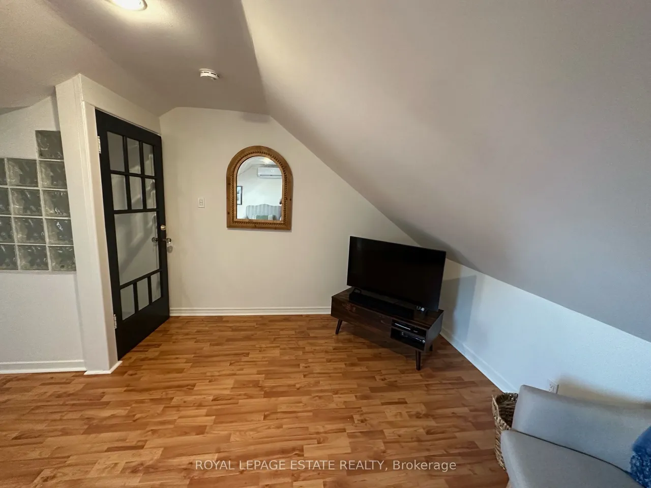 1398 Queen Street E — photo 44