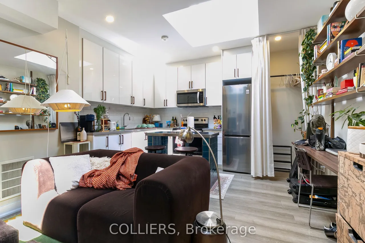732 Queen Street E — photo 2