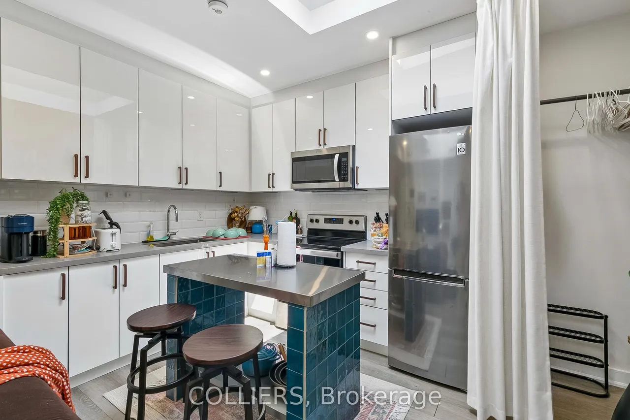 732 Queen Street E — photo 3
