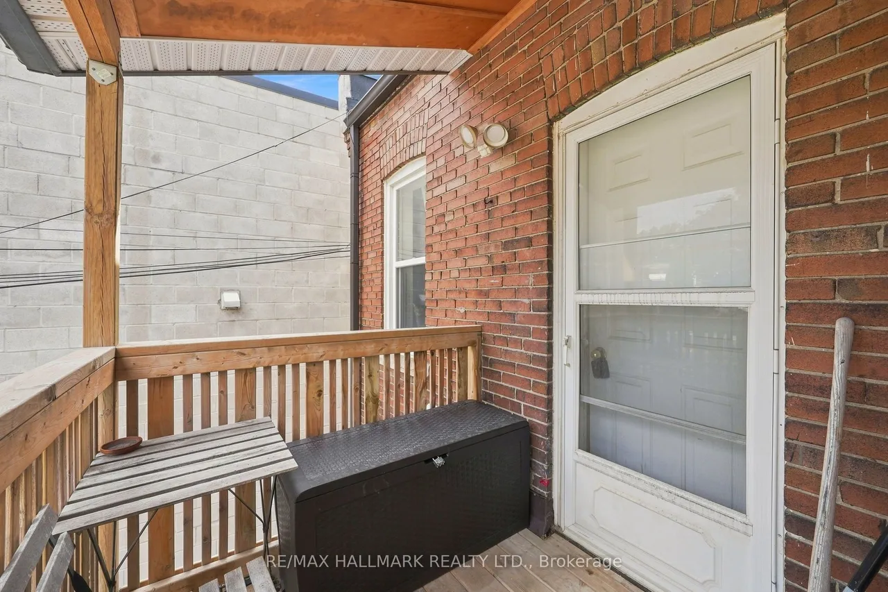 1568 Queen Street E — photo 47