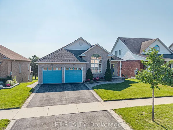 219 Waterbury Crescent — photo 2