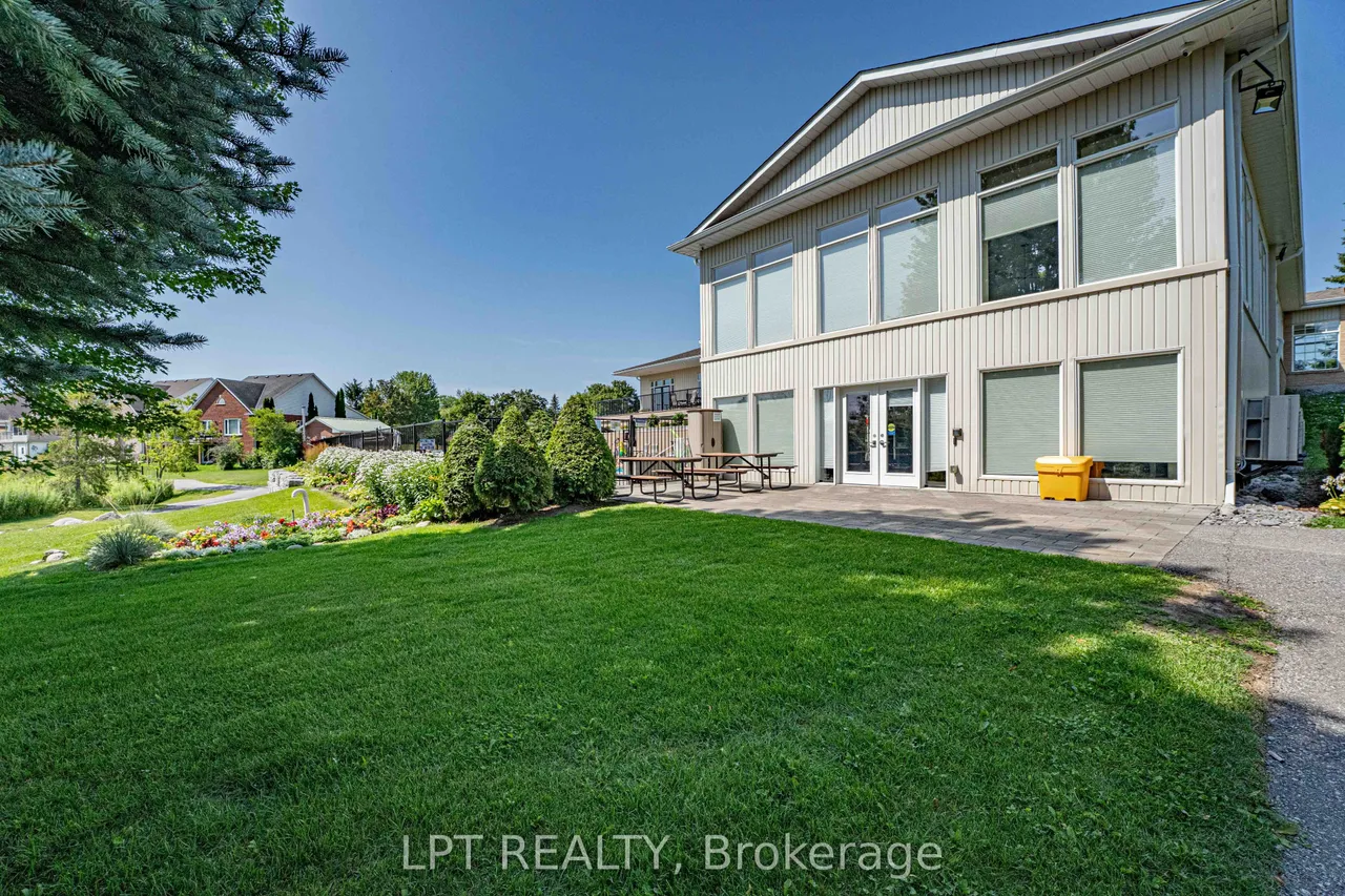 219 Waterbury Crescent — photo 44