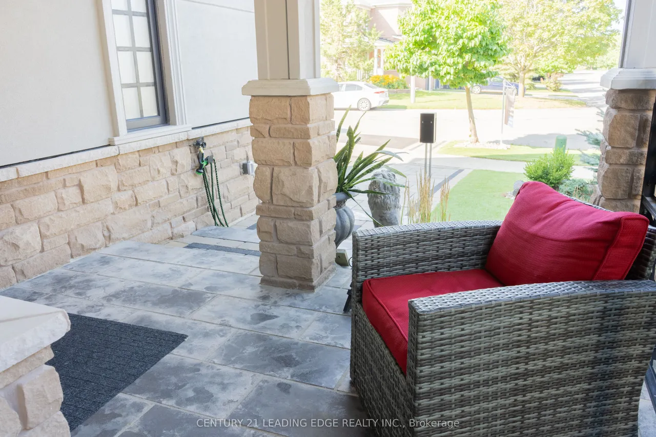 53 Ault Crescent — photo 2