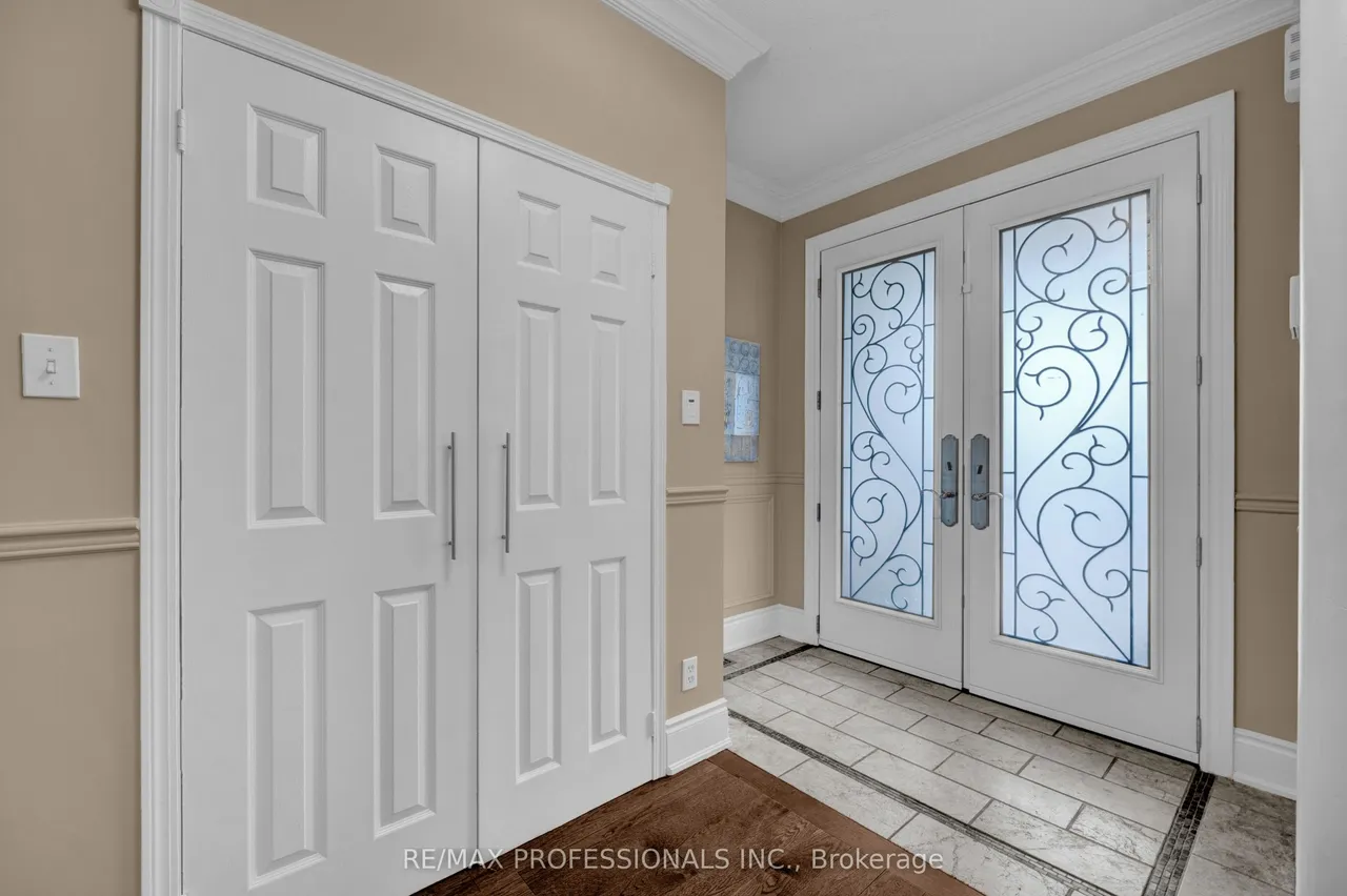 8 Shelter Bay Court — photo 3