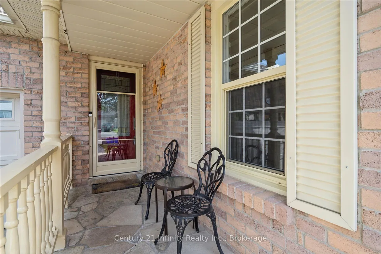 814 Lochness Crescent — photo 3