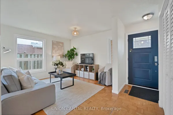 73 Humphrey Drive — photo 2