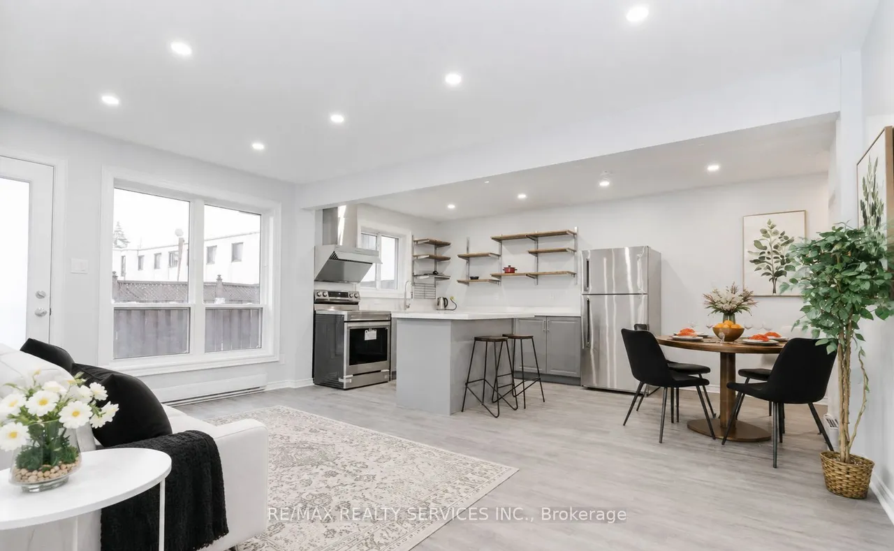1100 Oxford Street — photo 3