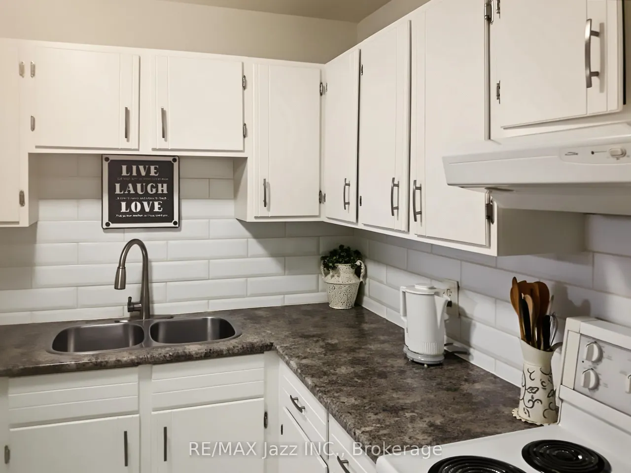 131 Taunton Road E — photo 3