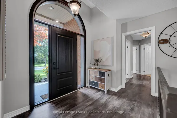 9 Sheenan Court — photo 2