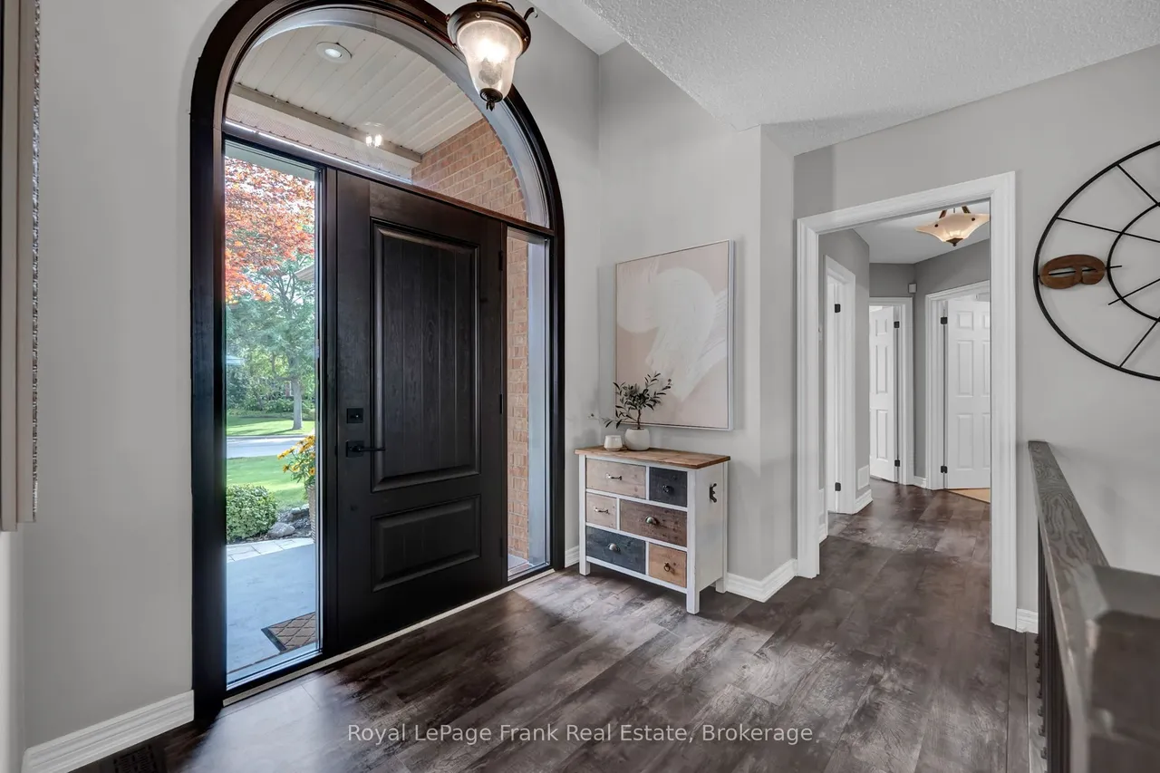 9 Sheenan Court — photo 2