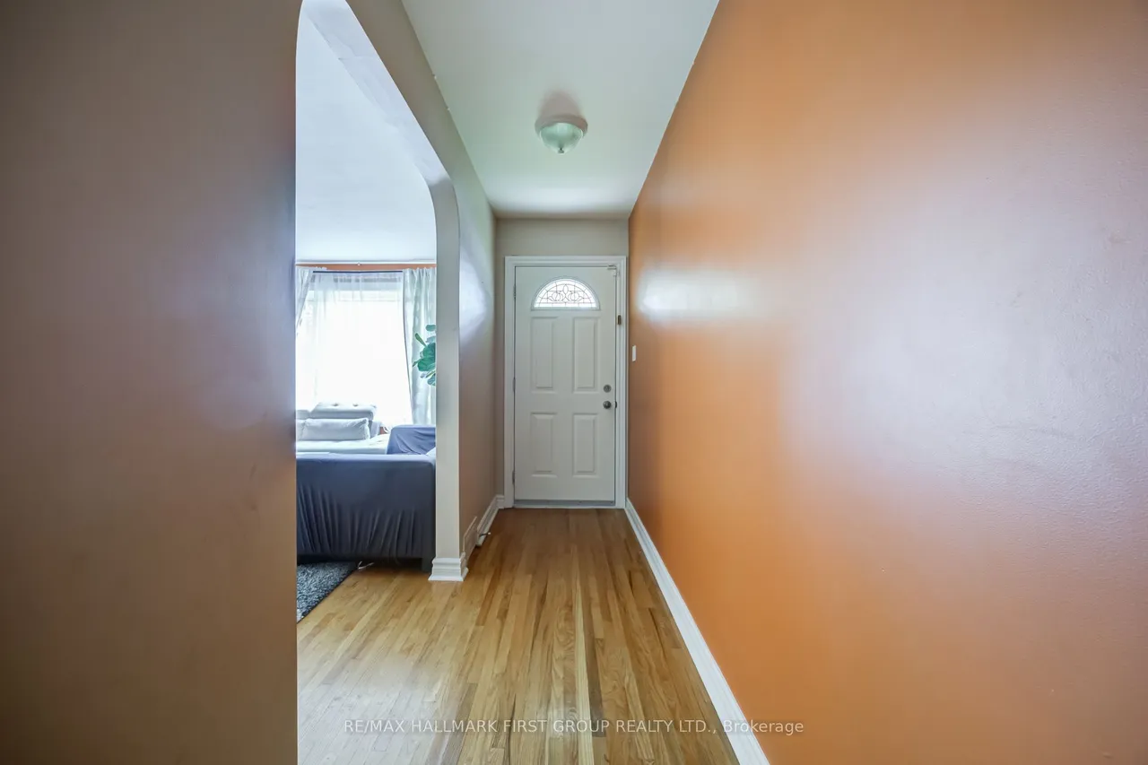 180 Sherwood Avenue — photo 2